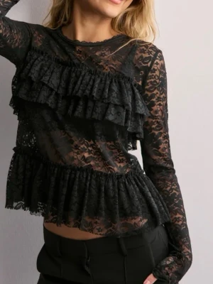 Lace topp från Nelly  - Lace topp från Nelly. Använt en gång. Storlek xs 