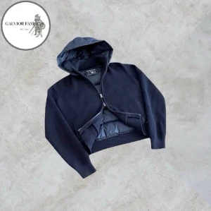 Woolrich cardigan jacka S - Den här annonsen är endast för fri frakt. Jackan har en egen annons – hör av dig om du vill köpa dem så kan du använda denna annons för att få gratis frakt.