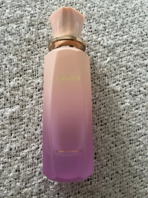 Paris Corner Fayora  - Cirka 65-70 % kvar av flaskan 