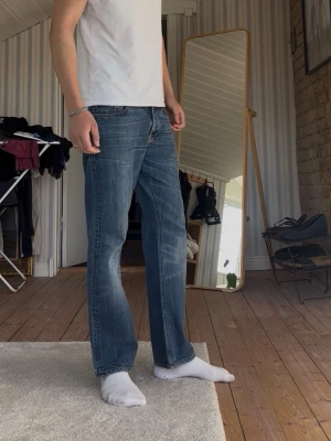 Nudie Regular Alf 33/33 - Säljer nu den fetaste bootcut modellen nudie någonsin producerat, Regular Alf. Storlek 34/34 men passar mer som 33/33 Modellen är 188 väger 78 Total längd 104 Midja 44 Benöppning 22 Pris kan såklart diskuteras!