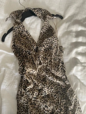 Leopardmönstrad långklänning med slits - Aldrig använt 