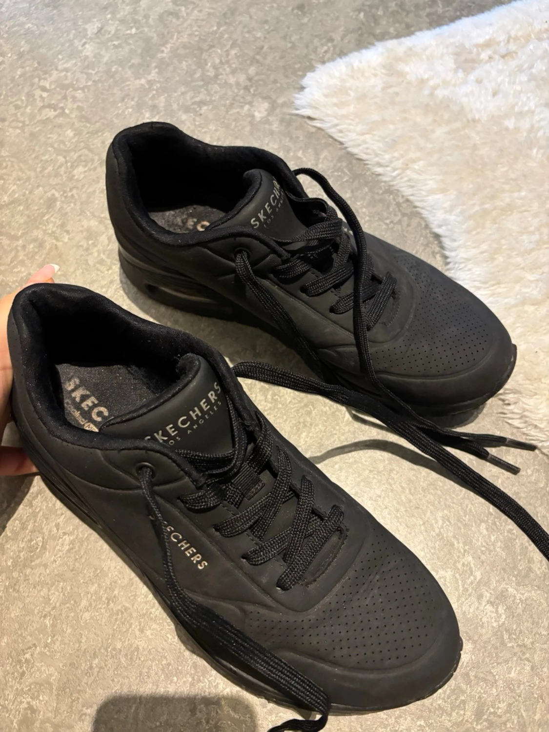 Svarta Skechers sneakers - 1