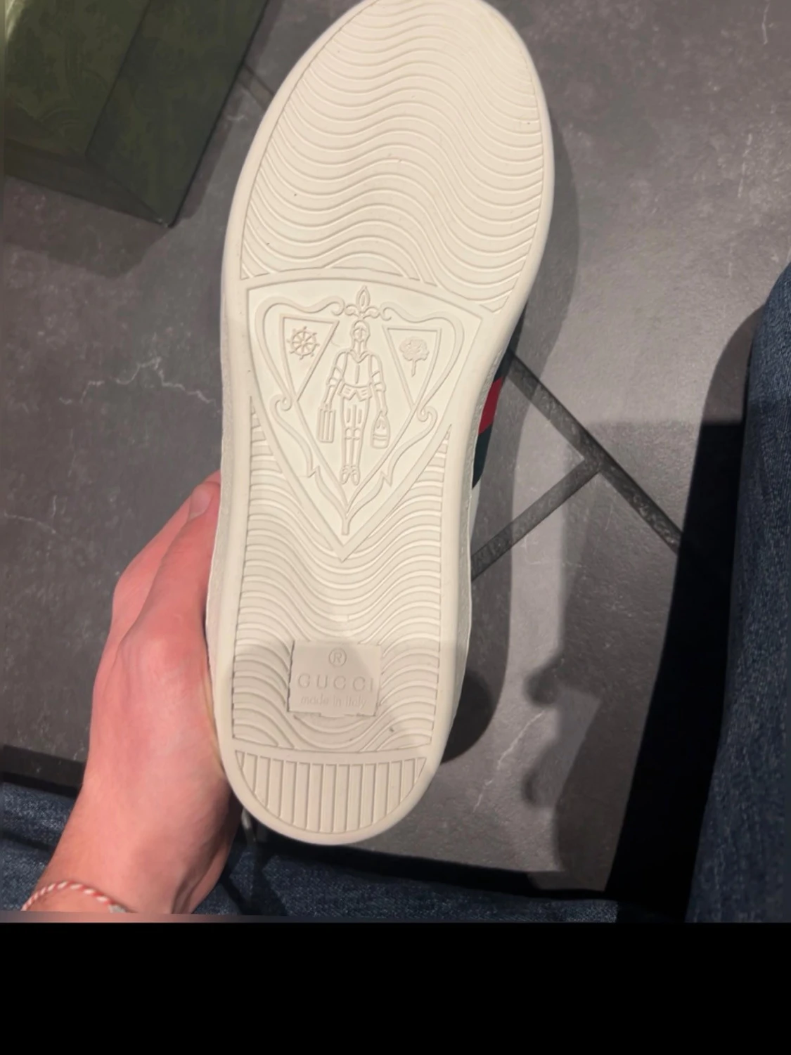 Gucci Ace vita sneakers med bi - 1