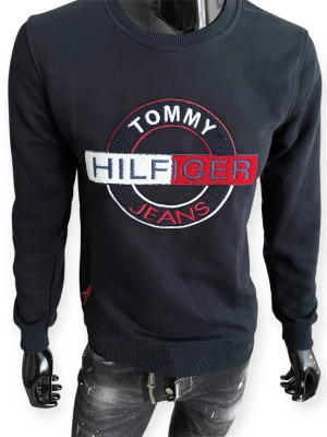 Tommy Hilfiger Tröja-Mörkblå,Strl S - Helt ny. Fin replika med hög kvalitet. EU|S Pris: 799kr. Först till kvarn. Skickas direkt inom 24h