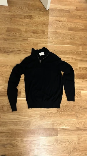 1/4 zip - 1/4 zip tröja från bruun & stengade i mycket bra skick