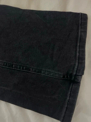 Svarta bootcut jeans från 157 - Bootcut jeans från lager 157. XS