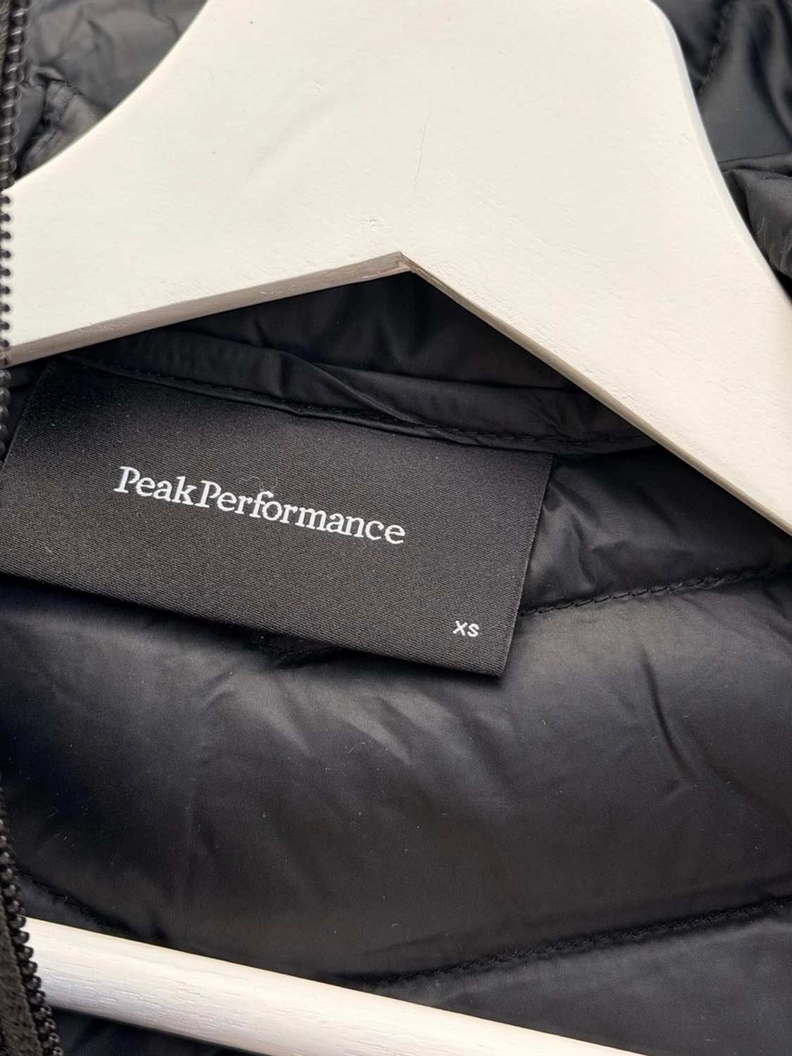 Svart dunjacka Peak Performance - 2