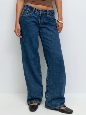 Blå wide jeans med låg midja - Snygga blå jeans från Gina med låg midja. Toppen skick, endast använda ett fåtal gånger💕