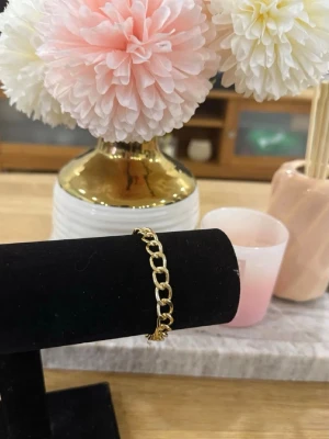 Guld Armband - Helt ny aldrig använd. Rostfritt stål. Justerbar.