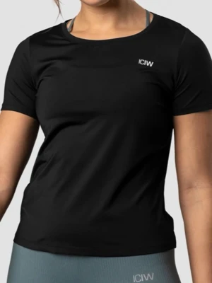 Svart träningstopp från ICANIWILL - Svart sportig t-shirt från ICANIWILL med rund halsringning och korta ärmar. Tillverkad i ett lätt och stretchigt funktionsmaterial som andas, perfekt för träning. Diskret logga på bröstet. 