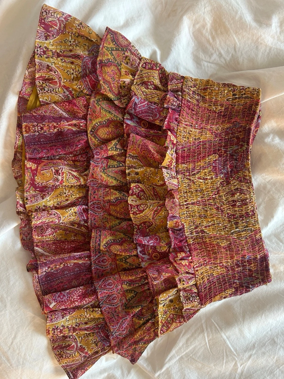 Mönstrad volangkjol i gult och rött