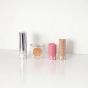 CAIA Sminkpaket - Säljer ett exklusivt sminkpaket från CAIA – perfekt för en naturlig & fräsch look! Alla produkter är varsamt testade på ren hand. Köptes för nypris 960kr! FÖRST TILL KVARN! Paketet innehåller —>