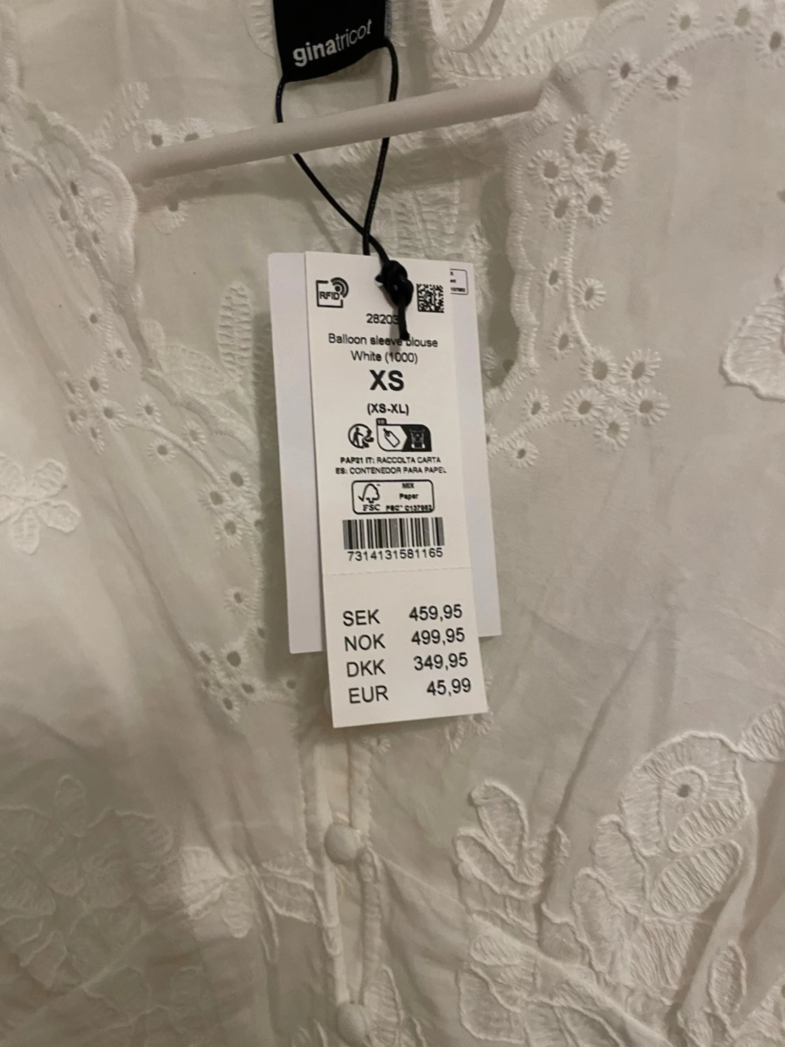 Vit broderad blus med spetsdetaljer - 4