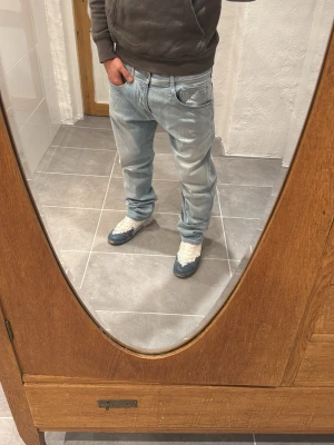 Replay jeans  - Ett par snygga byxor från Replay i storlek W34 L32 i modellen Anbbas 