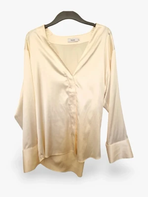 SÖKER!!! - SÖKER denna blus från stylein. Kallas för "marseille blus" i storlek xs eller s !!! Hör gärna av er 