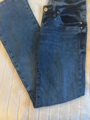LTB jeans  - Ltb jeans i strl W25 / L30. Valerie, nypris: 799kr. Skriv för fler bilder