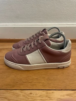 Valentino flycrews sneakers  - Säljer nu dessa fina valentino flycrew |Super fint skick |  Storlek 36,5 men sitter som 37,5 | Givetvis äkta |