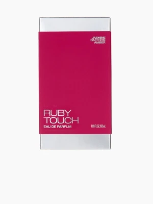 H&M Ruby Touch Eau de Parfum 50ml - Ruby Touch Eau de Parfum från H&M - kommer i en elegant, djup röd glasflaska med svart oval kork. Doften har inslag av jasmin, saffran och amber. Kryddor, ambra och trä – en djärv och sofistikerad doft där rik ambra och kryddig saffran möter ädla träslag. Toppnoter: apelsin, tagetes, torkad frukt. Mellannoter: Trä, saffran, viol, Jasmin. Basnoter: amber, ek,  mossa, mysk. Är vegansk. NY full flaska, endast provad en gång. Levereras i orginalbox.