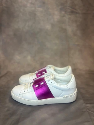 Valentino Opens | Dam 37 - Valentino Opens till Damer i Storlek 37 | Mycket bra skick! | Självklart äkta | Tveka inte på att höra av dig vid frågor 🙂