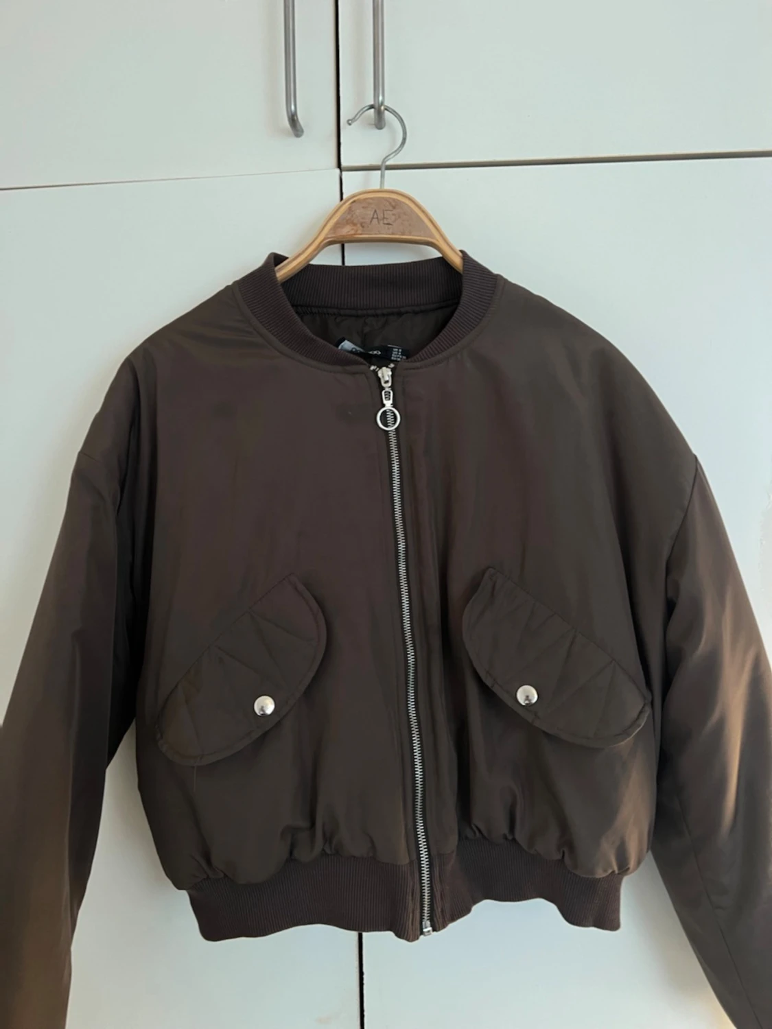 Brun bomberjacka med fickor - 2