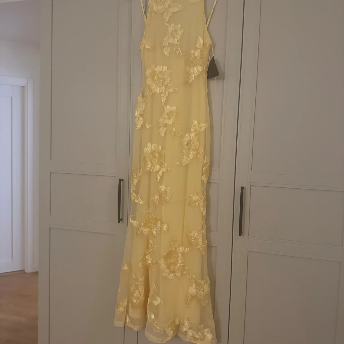 Gul långklänning - 1