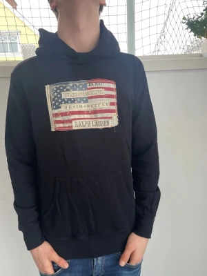 Denim & supply Ralph lauren hoodie -  Denim & supplyRalph Lauren hoodie herr| pris:1099kr| storlek:M| skick:9,8/10| hör av dig vid minsta lilla fundering eller fråga| 