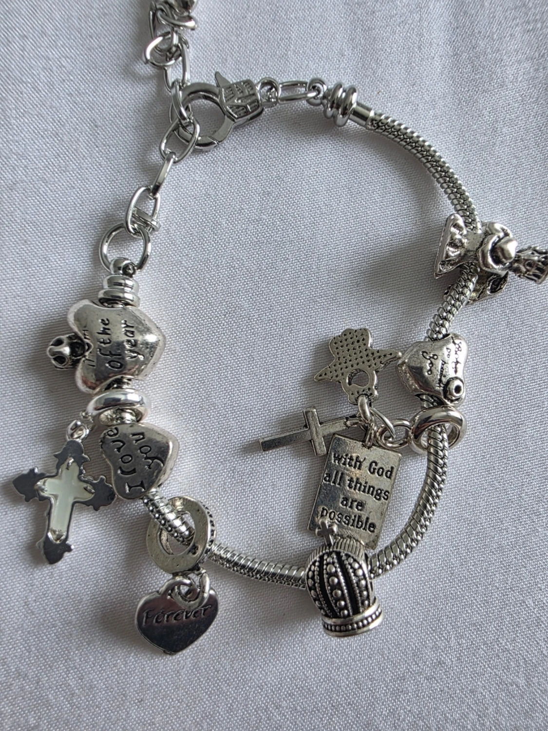 Silverfärgat charmarmband med berlocker - 3