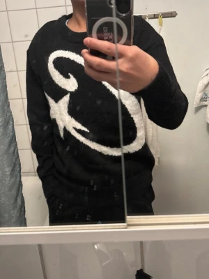 Corteiz sweatshirt  - Säljer en helt ny corteiz sweatshirt. Storlek XS men passar som en S. Pris kan diskuteras☺️