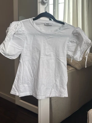 tröja  - vit tröja från Zara, använd fåtal gånger
