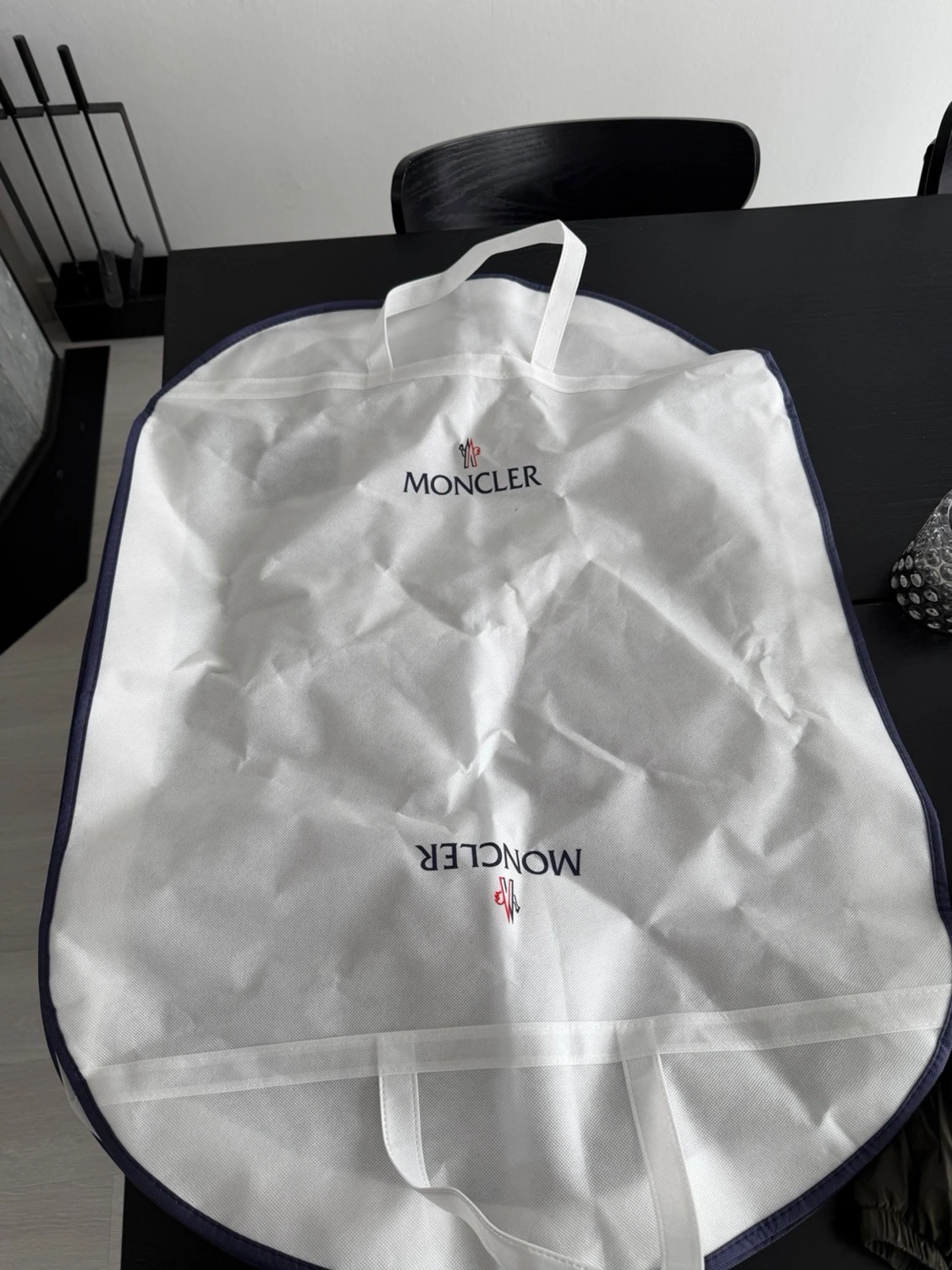 Olivgrön vindjacka från Moncler - 2