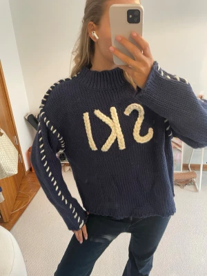 Stickad tröja  - Superfin stickad tröja, aldrig använd🥰