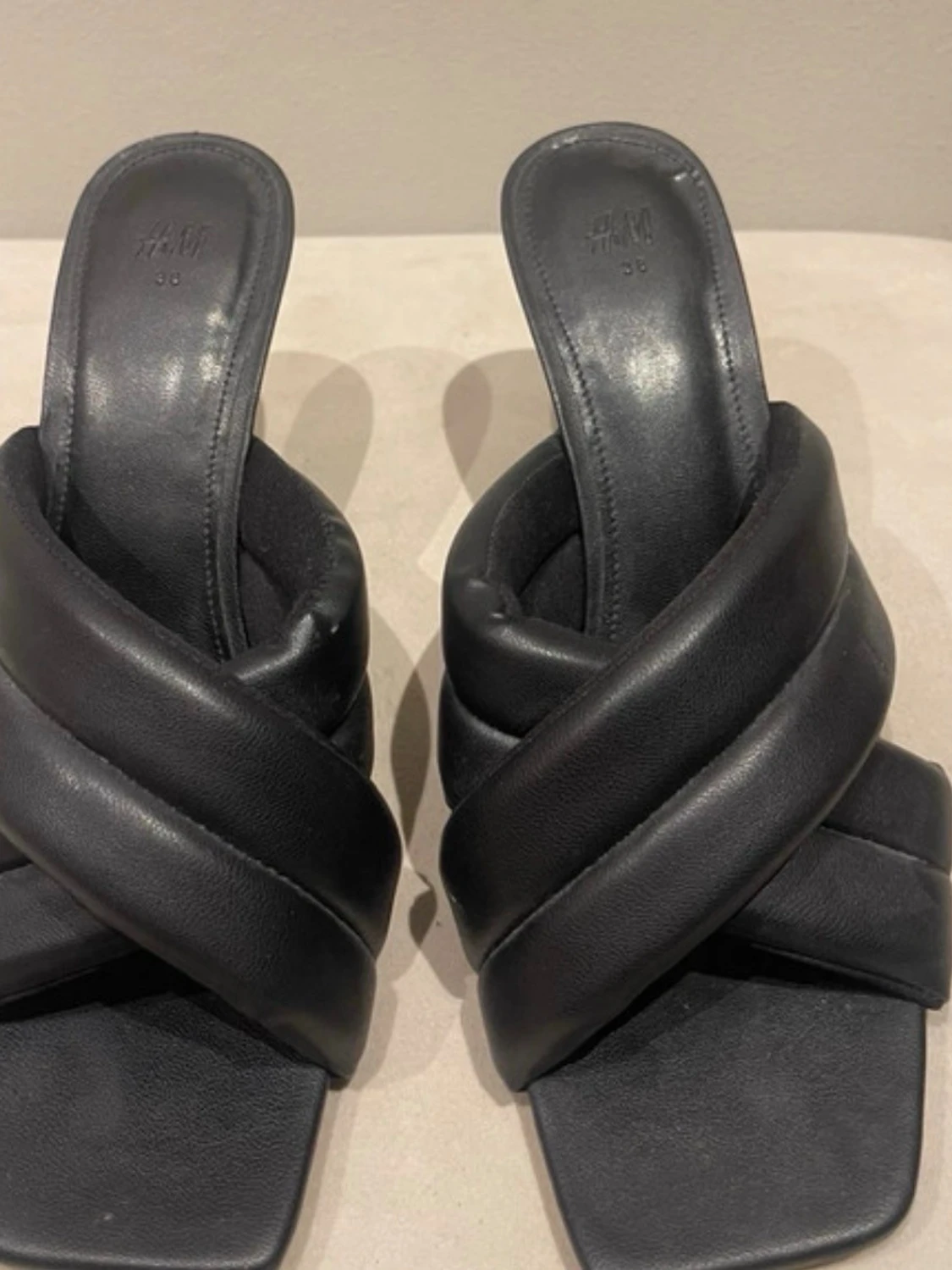 Svarta quiltade pumps från H&M