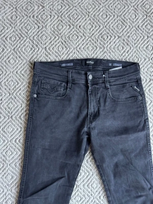 Replay jeans  - Replay jeans - Modell: Anbass - Storlek: W32/L30 - skick: 9/10 - Nypris runt 2000kr 