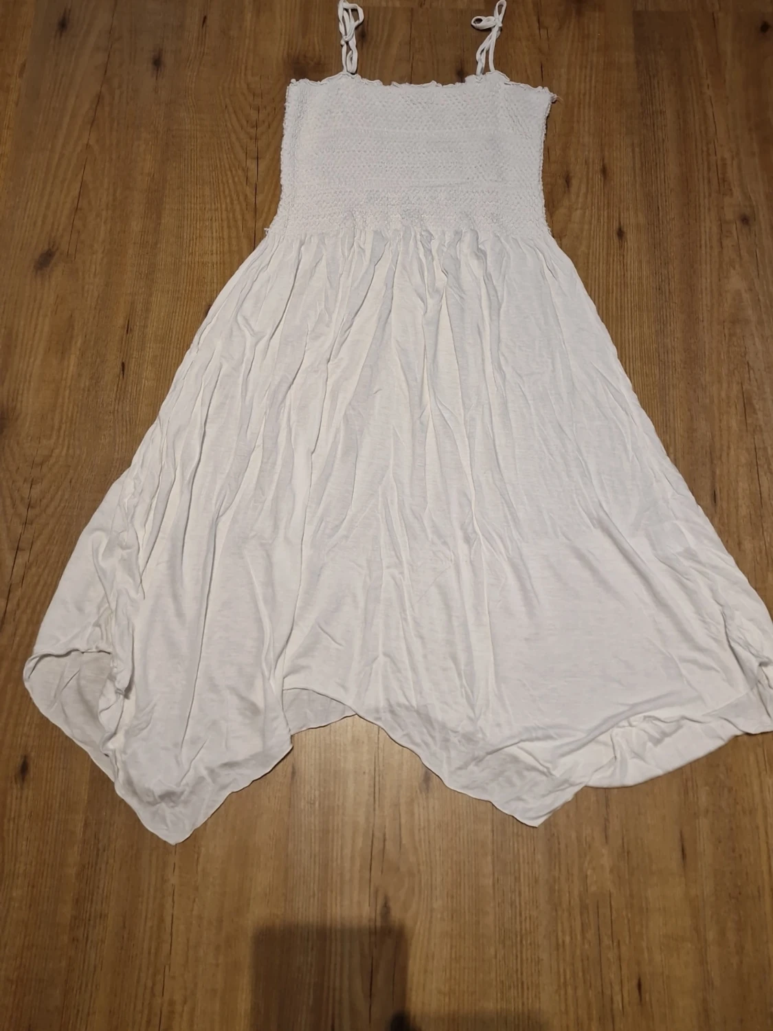 Vit sommarklänning från b.young