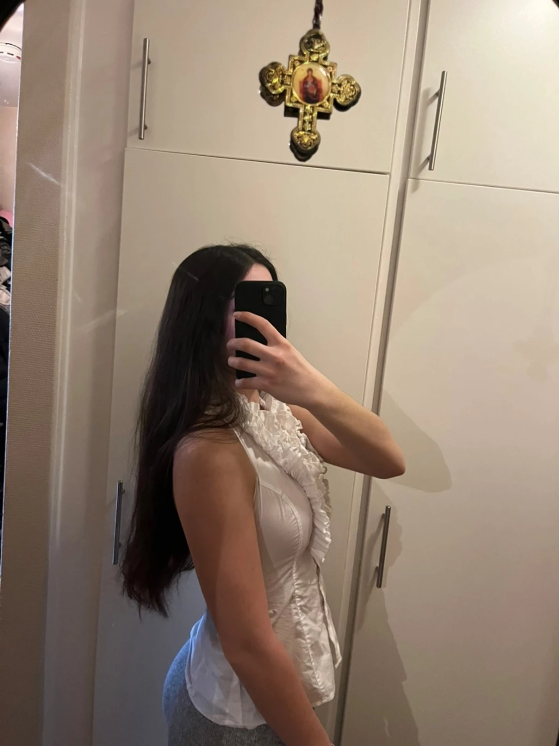 Vit omlott blus med volangdetaljer - 3