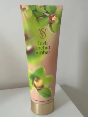Victorias secret body lotion  - VS lotion i doften lush orchid amber, använd enstaka gånger!