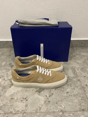 Helt Nya Jacob Cohen Skor - Helt Nya Jacob Cohen Skor || Storlek 42,5 || Nypris ca 4000kr || Mitt pris 2699kr || Box och Dustbag medföljer || Tveka inte på att höra av dig vid frågor eller funderingar 