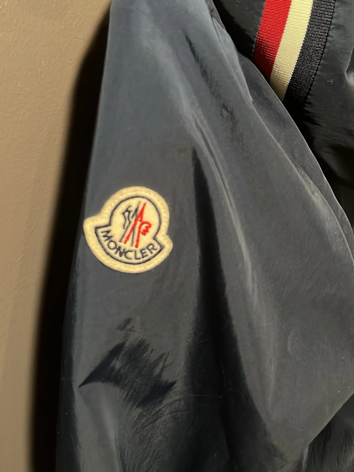 Marinblå vindjacka från Moncler - 2