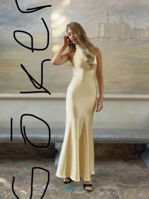 söker balklänning  - SÖKER!! I 36, 34 elle r 32