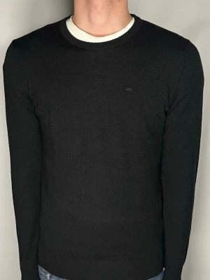 J.Lindeberg tröja - Säljer en ritkigt snygg och trendig J.Lindeberg tröja i fint skick, storlek M, vid frågor är det bara att skriva //Gramenti