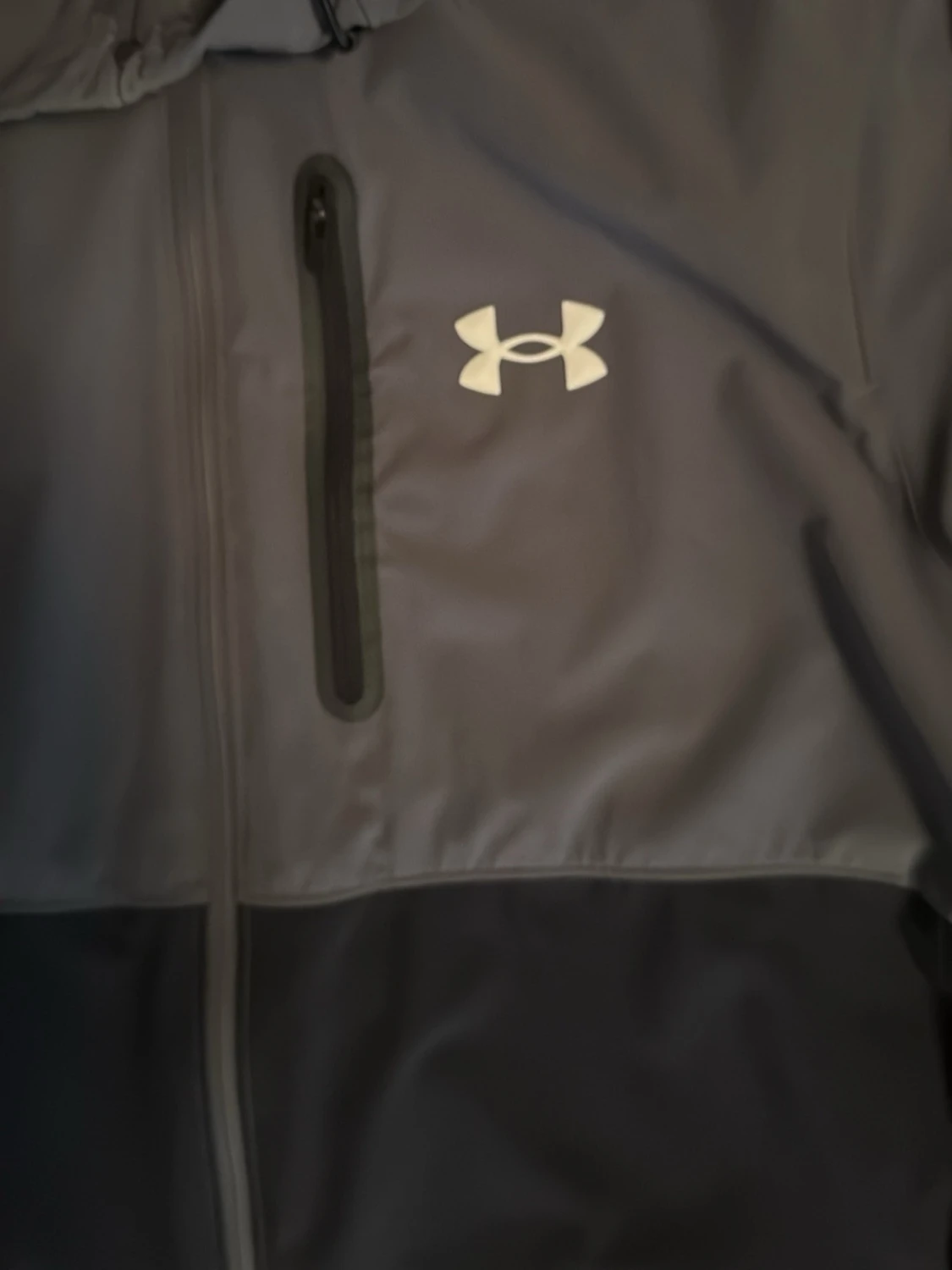 Under Armour grå och svart vindjacka - 2