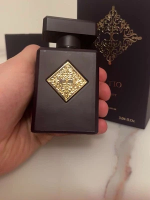 Initio Side Effect - Initio Side Effect, helt ny spreyat några gånger för att lukta. Kvitto finns, kom dm för fler frågor eller bilder.