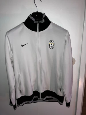 Juventus träningsjacka  - DM för fler bilder och frågor