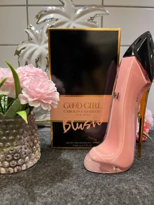 Good Girl Blush parfym Carolina Herrera - En doft som får massa komplimanger. Säljer Carolina Herrera Blush 80 ml – helt ny i förpackning! ✨🌸helt ny och perfekt både vardag och fest 💗