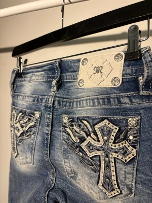 Miss me jeans - Ett par jätte fina Miss me jeans i storlek 26! Dem är i nyskick och helt oanvända! Skriv för mera info och bilder!