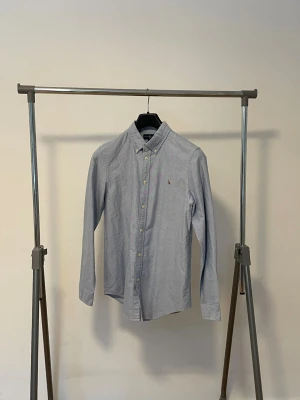 Ralph Lauren Skjorta  - Snygg klassisk Ralph Lauren Oxford skjorta i storlek 20 vilket motsvarar ca storlek M, pris kan diskuteras vid snabb affär 