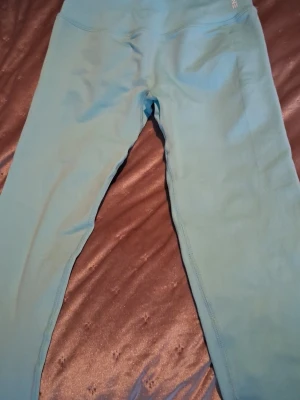 DFYNE kopia träningstights XS - Ljusblå härlig vårfärg 🥰