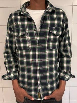 Flanell skjorta  - Hej! Säljer denna otroligt stiliga flanell skjorta, skriv gärna vid intresse eller funderingar! 