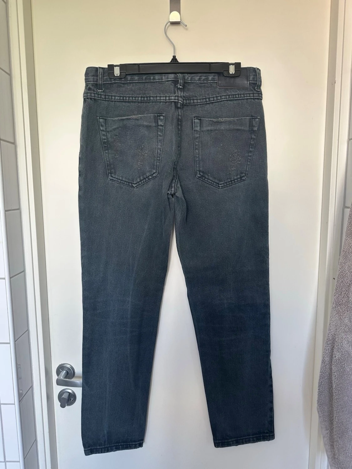Grå slitna jeans från One Teaspoon W28 - 3