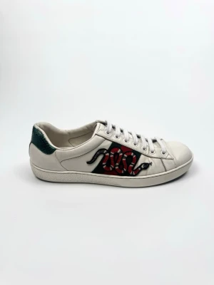 Gucci Ace Snake  - Gucci ace snake. Storlek 41. Skick 8/10. Nypris ca 7300kr. 100% autentiska.